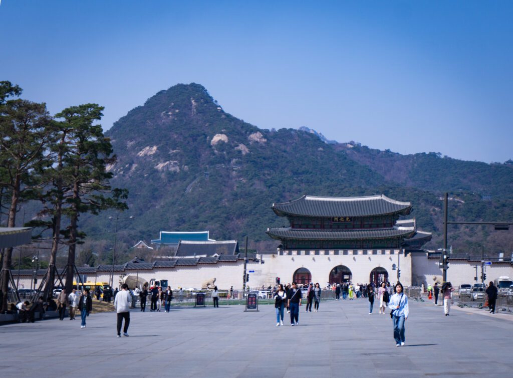 The scene of Gyeongbokgung Palace from Gwanghwamun Square